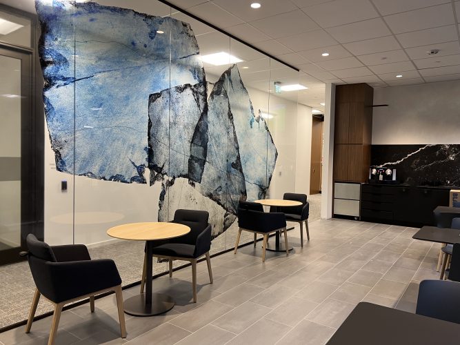 Estampe bleu Tatjana Labossiere